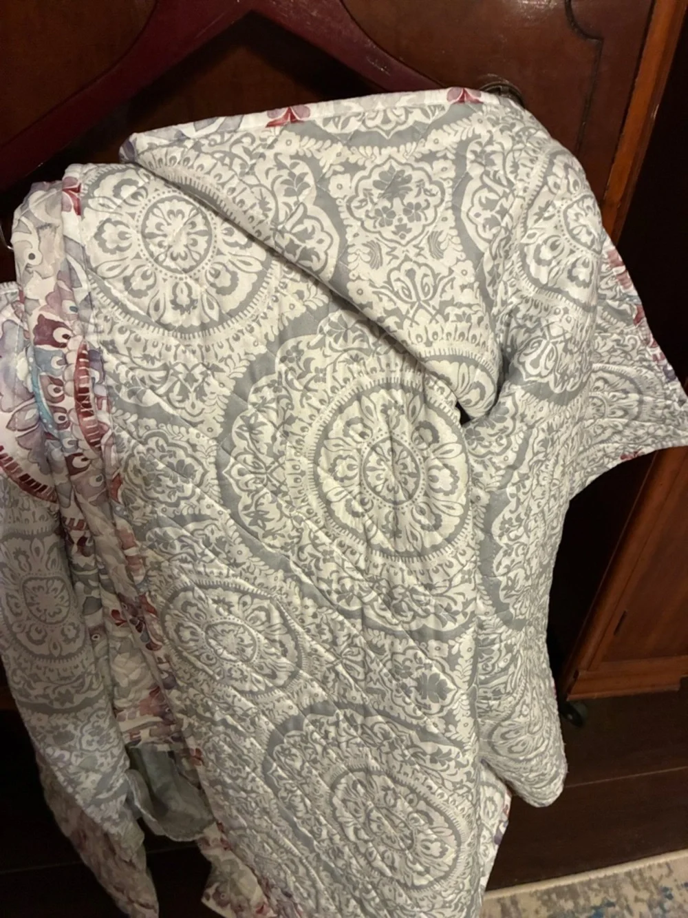 Curio Collection 3 Piece Super Soft Gray & Pink Medallion King Quilt